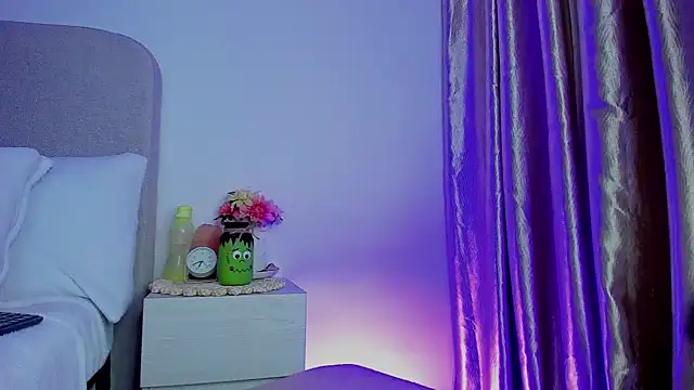 Snapshot of VIDEO_SALE_4_YOU chatting on 10-10-25, 10:20 VIDEO SALE 4 YOU online show from 10-10-25, 10:20