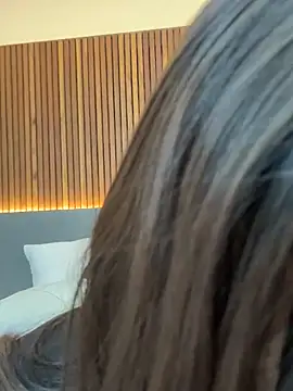 EmiilyAdams  online show from 01-20-25, 07:57