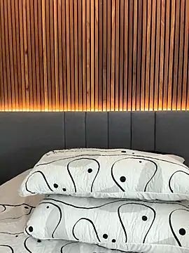 EmiilyAdams  online show from 12-03-25, 09:35