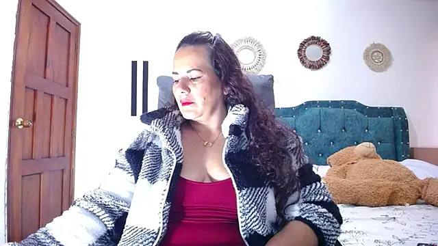 sofiamature01 online show from 01-15-26, 08:12