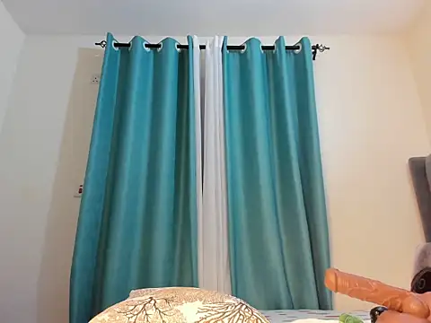 Snapshot of dolly_booty chatting on 10-22-25, 08:19 dolly booty online show from 10-22-25, 08:19