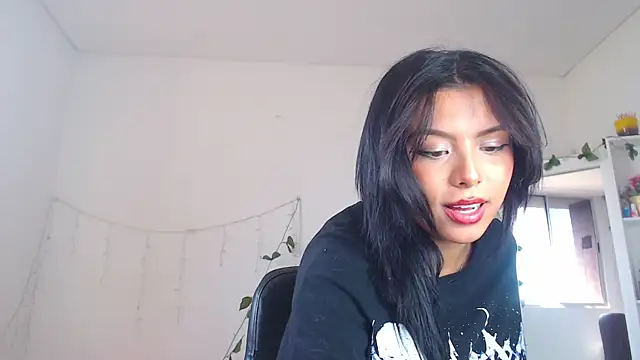 Snapshot of Keyti_Sullivan chatting on 02-19-25, 07:59 Keyti Sullivan online show from 02-19-25, 07:59