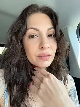 Snapshot of BeautifulMesss chatting on 06-11-26, 03:43 BeautifulMesss online show from 06-11-26, 03:43
