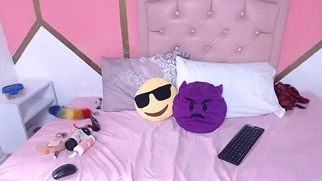 Madeline Woods online show from 02-11-25, 06:55