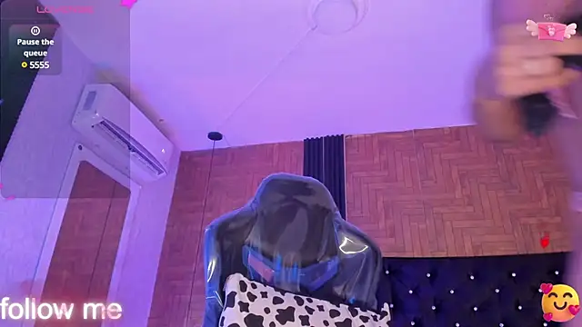 Snapshot of LaiilyBell12 chatting on 02-19-25, 01:28 LaiilyBell12 online show from 02-19-25, 01:28