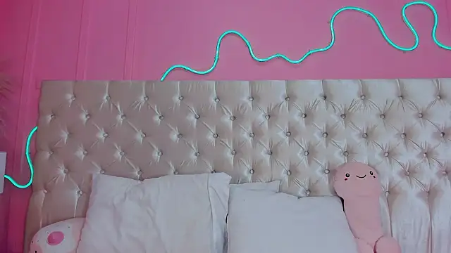 Julieta Cortes   online show from 02-23-26, 12:02