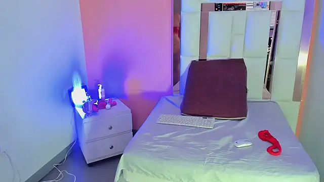 Alanna hot3 online show from 12-16-25, 07:30