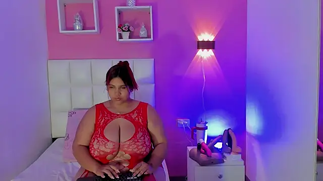 Alanna hot3 online show from 04-24-26, 07:38