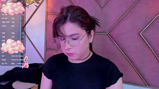 Snapshot of Yuri_Stars chatting on 03-03-25, 08:43 Yuri Stars online show from 03-03-25, 08:43