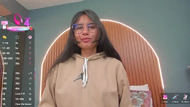 NayeCloud online show from 12-22-25, 03:47