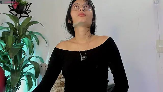 NayeCloud online show from 04-18-26, 05:11