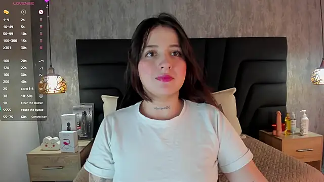 Sabrina Lennox online show from 02-17-25, 07:53