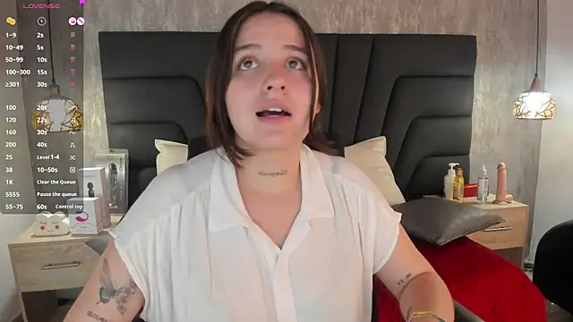 Sabrina Lennox online show from 02-19-25, 01:40