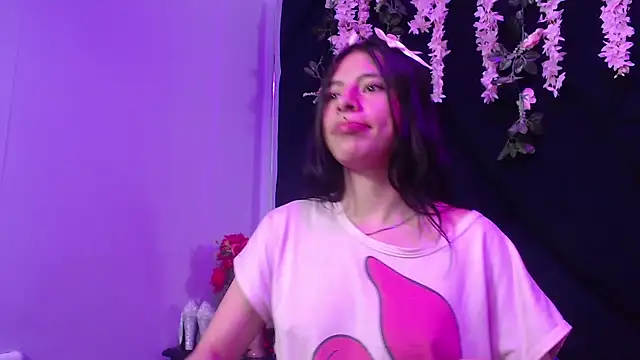 Snapshot of Sasha_Petitte chatting on 03-04-25, 05:53 Sasha Petitte online show from 03-04-25, 05:53