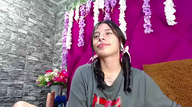 Snapshot of Sasha_Petitte chatting on 03-07-25, 06:02 Sasha Petitte online show from 03-07-25, 06:02