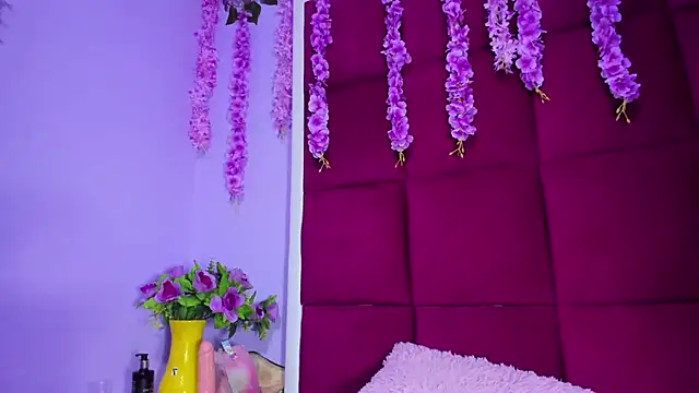 Snapshot of Sasha_Petitte chatting on 03-21-25, 05:43 Sasha Petitte online show from 03-21-25, 05:43