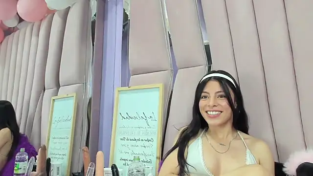 Snapshot of Sasha_Petitte chatting on 09-30-25, 03:33 Sasha Petitte online show from 09-30-25, 03:33