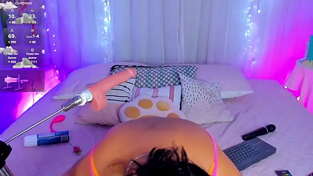 CuteRomi online show from 12-18-24, 10:19