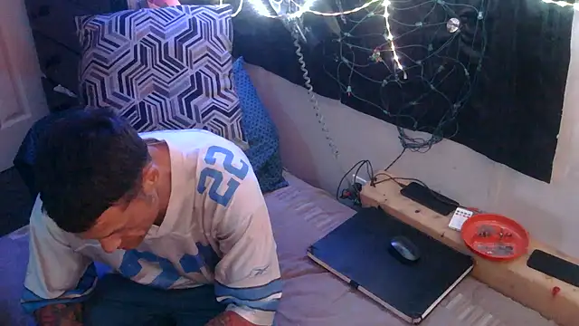 TheOneYouLove69 online show from 02-12-26, 04:24