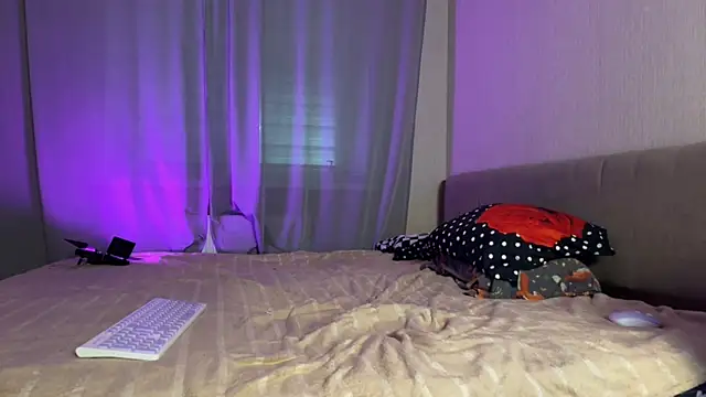 weshycouple online show from 11-10-25, 07:24