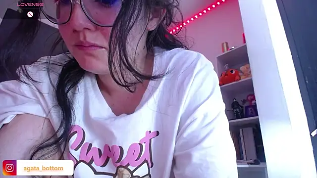 NewAgatha Bolton online show from 01-10-25, 04:22