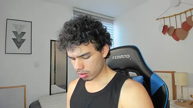 mateoleonee online show from 02-07-25, 02:47