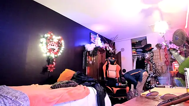 Snapshot of leatherz69 chatting on 02-07-25, 11:03 leatherz69 online show from 02-07-25, 11:03