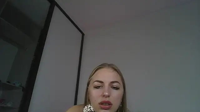 Snapshot of Kristina_diamond chatting on 01-03-25, 01:47 Kristina diamond online show from 01-03-25, 01:47