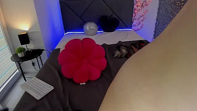 CassieEvans online show from 10-11-25, 05:50