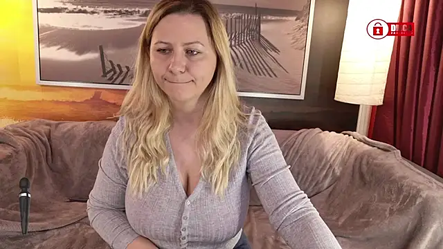 Snapshot of BigBoobsARRI chatting on 03-05-25, 06:54 BigBoobsARRI online show from 03-05-25, 06:54