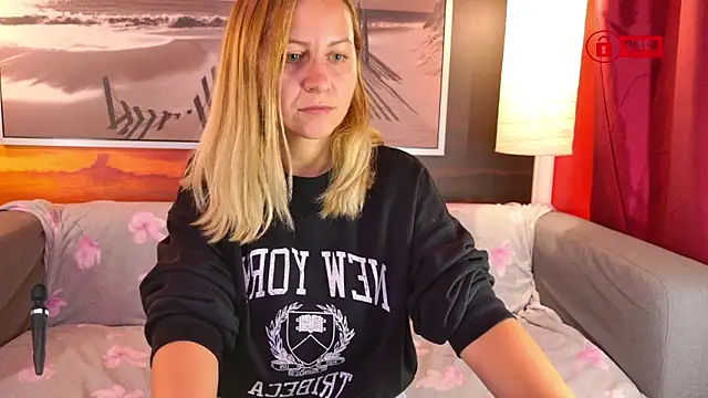 Snapshot of BigBoobsARRI chatting on 10-10-25, 09:19 BigBoobsARRI online show from 10-10-25, 09:19