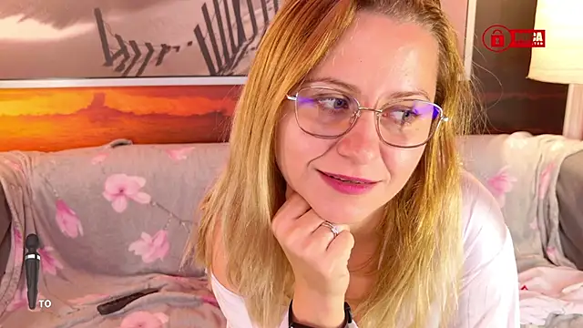 Snapshot of BigBoobsARRI chatting on 11-22-25, 08:24 BigBoobsARRI online show from 11-22-25, 08:24