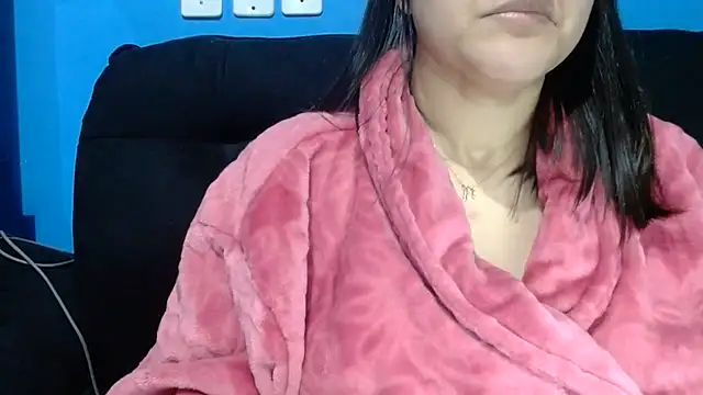 luckygirl111 online show from 06-10-26, 04:39