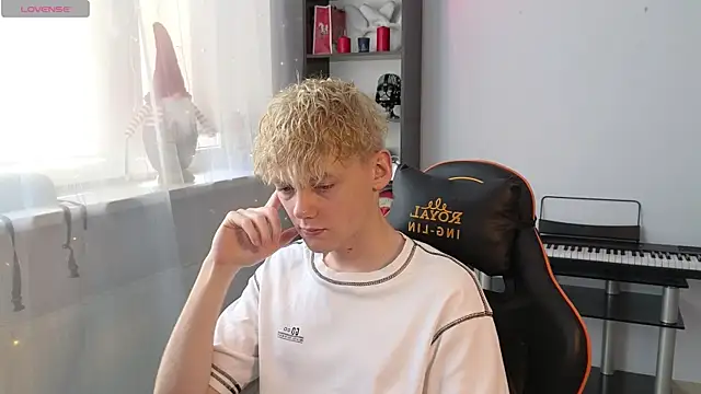 Keytaro online show from 03-15-25, 11:19