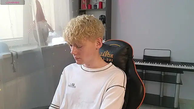 Keytaro online show from 03-15-25, 02:23