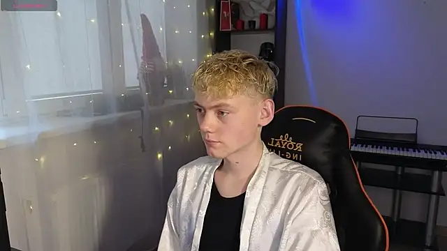 Keytaro online show from 03-19-25, 02:57