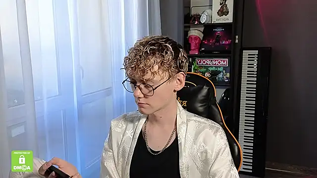 Keytaro online show from 09-22-25, 06:37