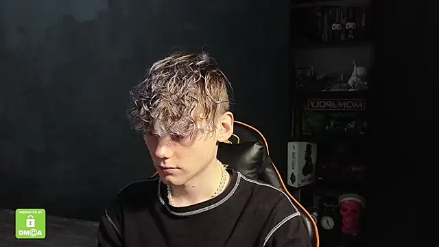 Keytaro online show from 11-23-25, 01:55