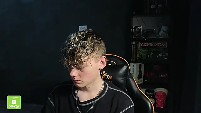 Keytaro online show from 11-25-25, 01:55