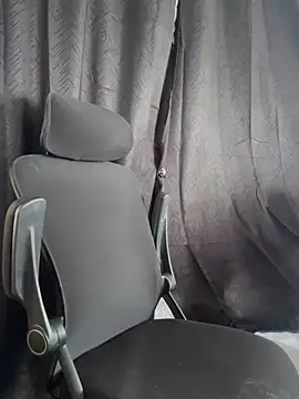 Snapshot of cybercosmiiic chatting on 10-27-25, 06:34 cybercosmiiic online show from 10-27-25, 06:34