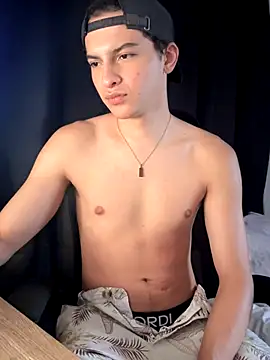 Snapshot of cybercosmiiic chatting on 11-10-25, 10:20 cybercosmiiic online show from 11-10-25, 10:20