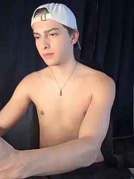 Snapshot of cybercosmiiic chatting on 11-17-25, 09:20 cybercosmiiic online show from 11-17-25, 09:20