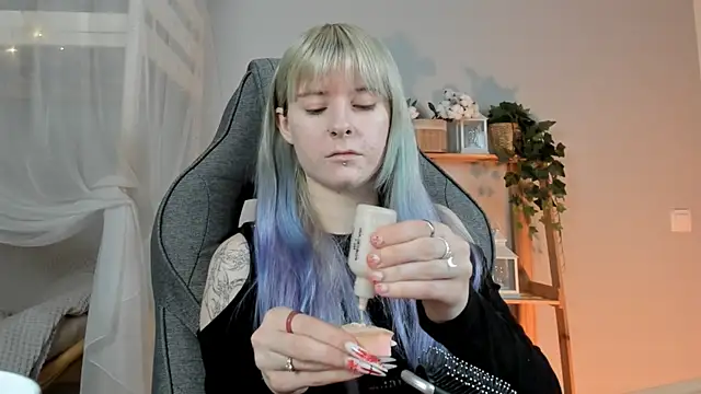 LexiWenford online show from 11-14-25, 03:05