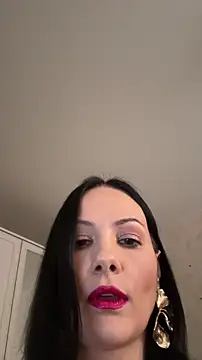 Snapshot of Devil_Goddess chatting on 11-01-25, 01:46 Devil Goddess online show from 11-01-25, 01:46