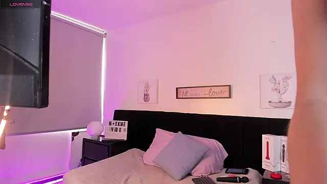 Natasha Kinski online show from 02-18-25, 07:19