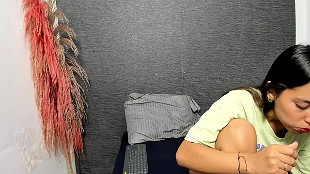 Snapshot of monse_02 chatting on 02-23-25, 12:48 monse 02 online show from 02-23-25, 12:48