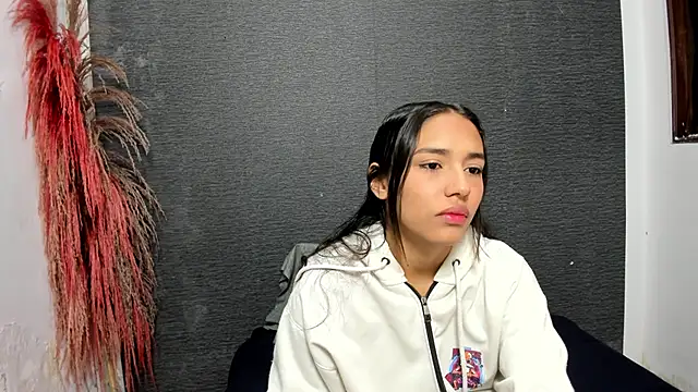 Snapshot of monse_02 chatting on 03-22-25, 12:35 monse 02 online show from 03-22-25, 12:35