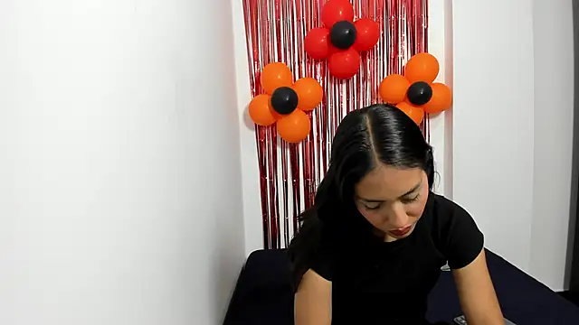 Snapshot of monse_02 chatting on 11-05-25, 02:17 monse 02 online show from 11-05-25, 02:17