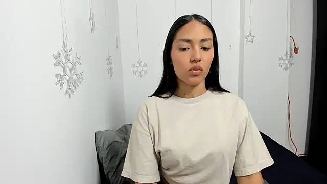 Snapshot of monse_02 chatting on 12-15-25, 12:53 monse 02 online show from 12-15-25, 12:53