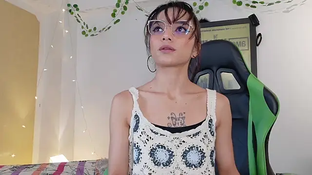 Snapshot of kittyzenn chatting on 04-07-26, 02:17 kittyzenn online show from 04-07-26, 02:17